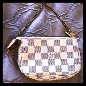 Louis Vuitton Mini Pochette